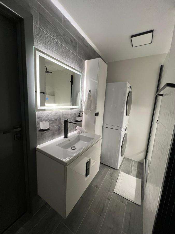 Apartman Piccoladuo V Banskej Bystrici บันสกาบิสตรีตซา ภายนอก รูปภาพ