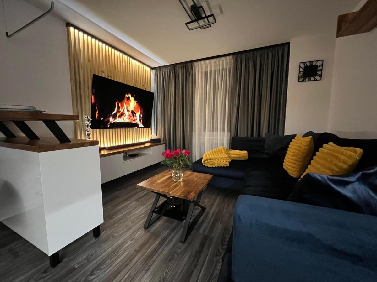 Apartman Piccoladuo V Banskej Bystrici บันสกาบิสตรีตซา ภายนอก รูปภาพ