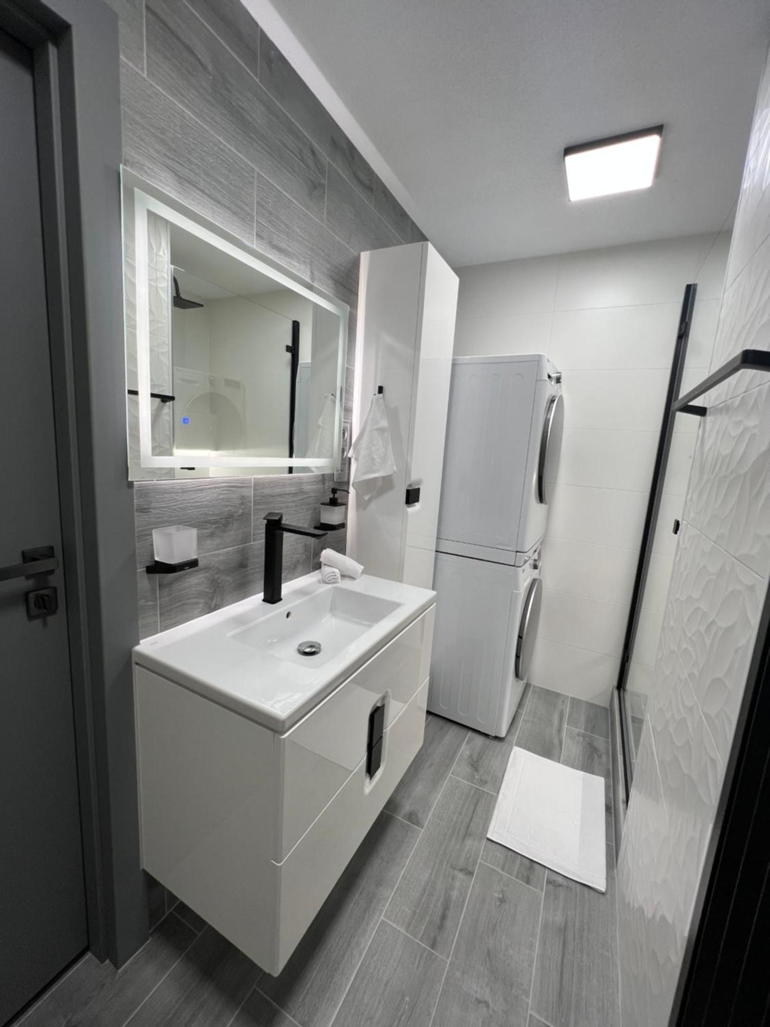 Apartman Piccoladuo V Banskej Bystrici บันสกาบิสตรีตซา ภายนอก รูปภาพ